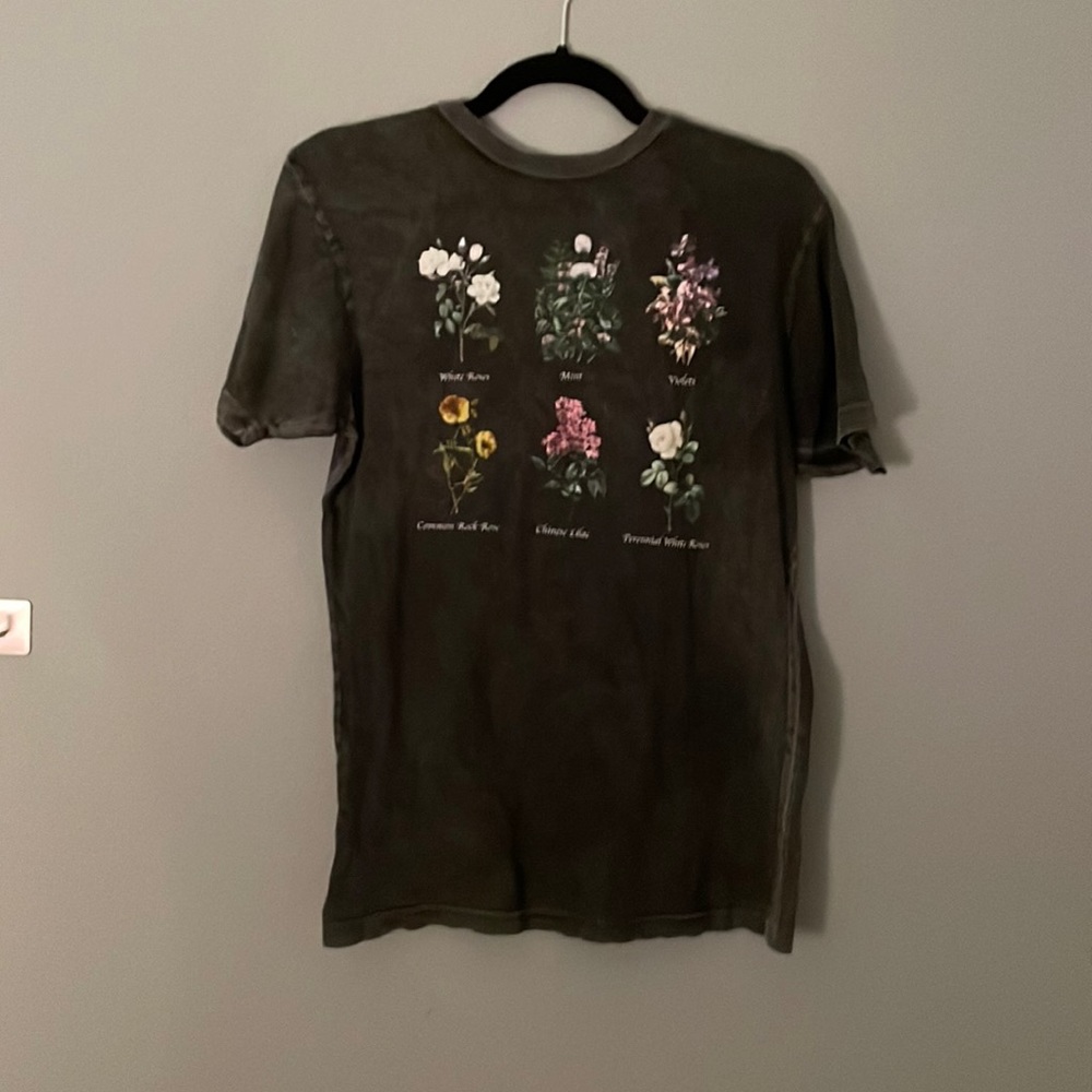 Pacsun flower graphic t-shirt